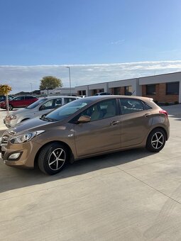 Hyundai i30 hnedá karoséria 1.4 benzín 2013 73kw - 3