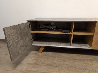 Stolík pod TV - 3