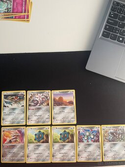 Pokémon kartičky – 300 ks + album + kovová krabička – 200 € - 3
