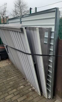 Plechovy zahradny domcek na náradie - 3