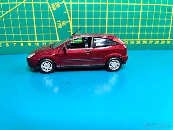Ford Focus 1. Generácie 1:43 Minichamps - 3