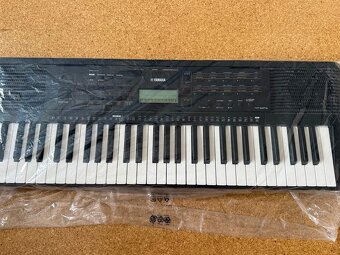 Yamaha PSR-E273 digitálne klávesy - 3