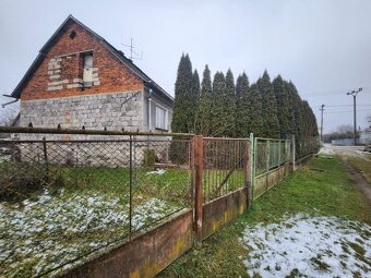 Na predaj starší rd s veľkým pozemkom 2.200 m2, Košeca. - 3