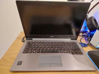 Predám notebook lifebook Fujitsu U745 - 3