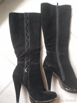 čierne čižmy na opätku č.36 - 3