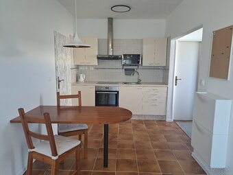 2 a pol izbový byt so záhradkou - 3