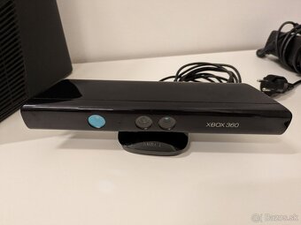 XBOX 360 + 2 ovládače + kinect - 3