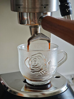 Espresso De'Longhi DEDICA EC 685 Biely - 3