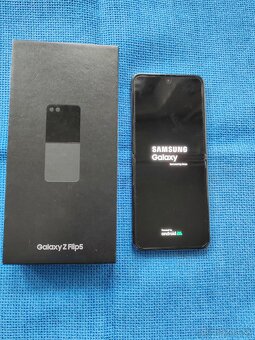 samsung galaxy z flip 5-graphite - 3