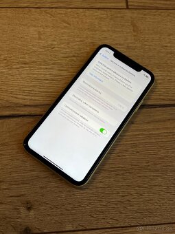 iPhone 11 64GB Yellow - 3