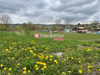 Sólo stavebný pozemok v Petrovanoch pod kaštielom (F193-14- - 3