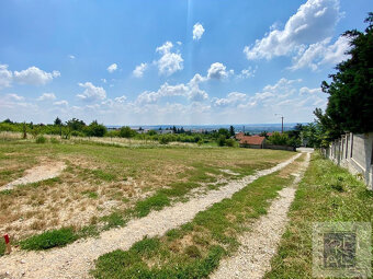 STAVEBNÝ POZEMOK NITRA - ZOBOR S VÝHĽADOM NA MESTO - 3