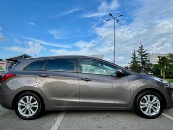 Hyundai i30 CW Kombi 1.6i MPI 16V DOHC Family - 3