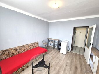 PREDAJ - Prerobená a zariadená garsónka na Gazdovskej ulici - 3