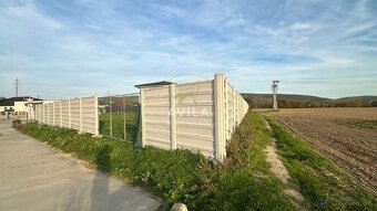 NA PREDAJ: kompletný stavebný pozemok 730m2 - Madunice - 3