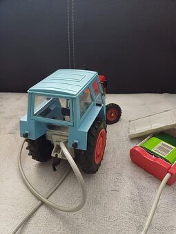 Predám hracku zetor crystal 8011 - 3