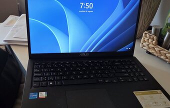 ASUS Vivobook - 3
