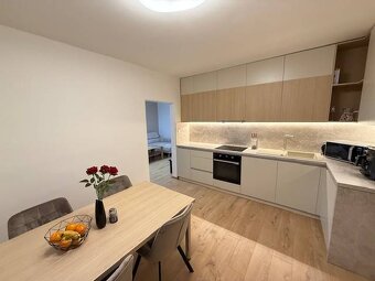 Topoľčany, 3-izbový veľkometrážny, moderný a kompletne prero - 3