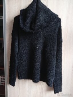 Čierny pulóver - 3