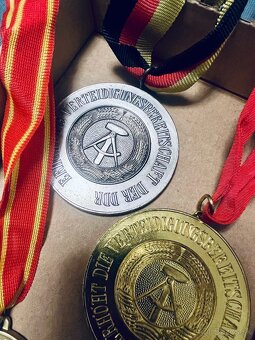 DDR medaile kovové - 3