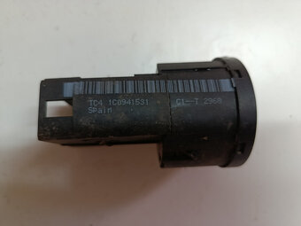 vypinac svetiel golf4 1c0941531 20€ - 3