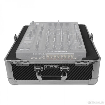 UDG Ultimate Pick Foam Carbon Flight Case Multi Format M Dj - 3