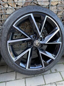 Škoda Octavia 3 kolesa Vega 18, letní pneu 225/40 - 3