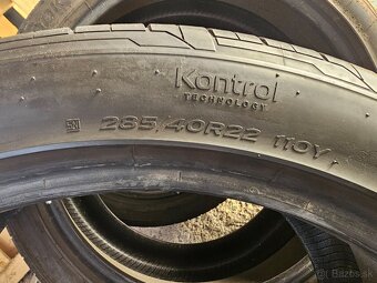 285/40R22 - 3