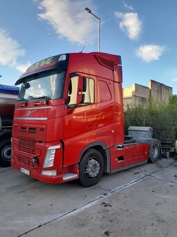 ŤAHAČ VOLVO - 3