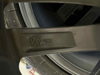 Predam elektrony 225/40 r18 - 3