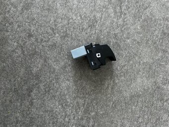 passat b6 tlačítka stahovania okna - 3