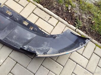 Predám spoiler pod predný nárazník Seat Ateca - 3