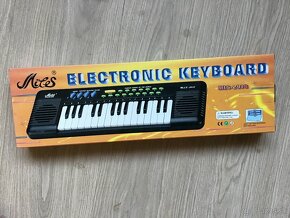 Electronic keyboard - 3