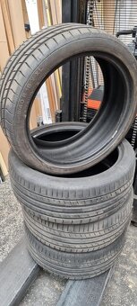 Continetal 225/40/R18 - 3