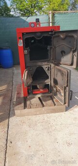 Predám kotol na tuhé palivo Viadrus U22 5d - 3