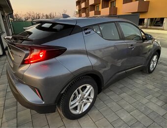 ZNÍŽENÁ CENA: Toyota C-HR, 1.8 Hybrid, tmavosivá metalíza - 3