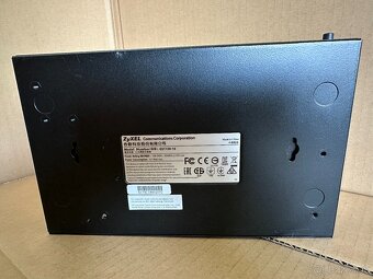 ZyXEL GS1100-16 Gigabit switch - 3