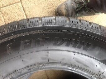 Predám r16 215/75 4mm - 3