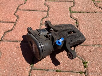 Kia Cee'd 2016 brzdový strmeň - 3