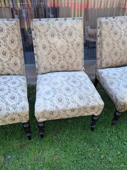 Predám štyri starožitné stoličky cena spolu 10€ - 3