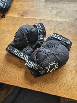 Predam cgranice kolien vel XL - 3