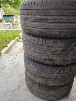 235/45R17 - 3