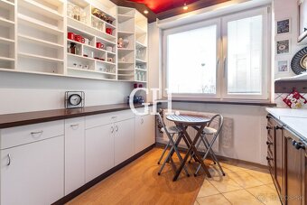 REZERVOVANÉ - VARŠAVSKÁ - Priestranný 3-izbový byt (82m²) - - 3