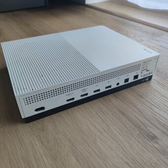 Xbox One S 1TB All Digital - 3