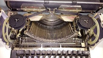 Elektrický písací stroj Robotron202. - 3