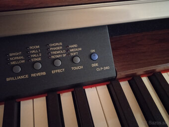 Klavír pianino digitálne Yamaha Clavinova CLP-240 - 3