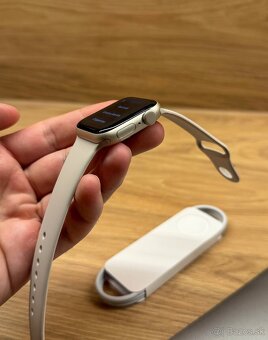 Apple Watch SE 2 (2024) 40mm Starlight - neaktivované - 3