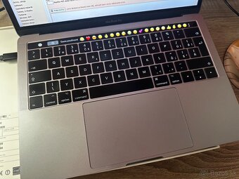 MacBook Pro 13-inch 2017, Touch Bar - 3