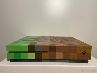 Xbox One S 1TB Minecraft Limited Edition - 3