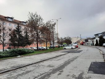 Prenajmem suchú peknú veľkú garáž KE Juh Krivá ul. po rekonš - 3